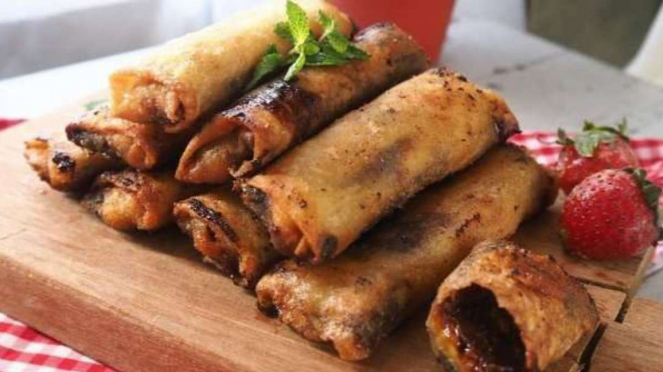 Lumpia Pisang Cokelat Lumer Crunchy yang Enak namun tetap simpel