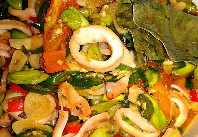 Resep Cumi Petai Sambal Hijau Pedas Nikmat
